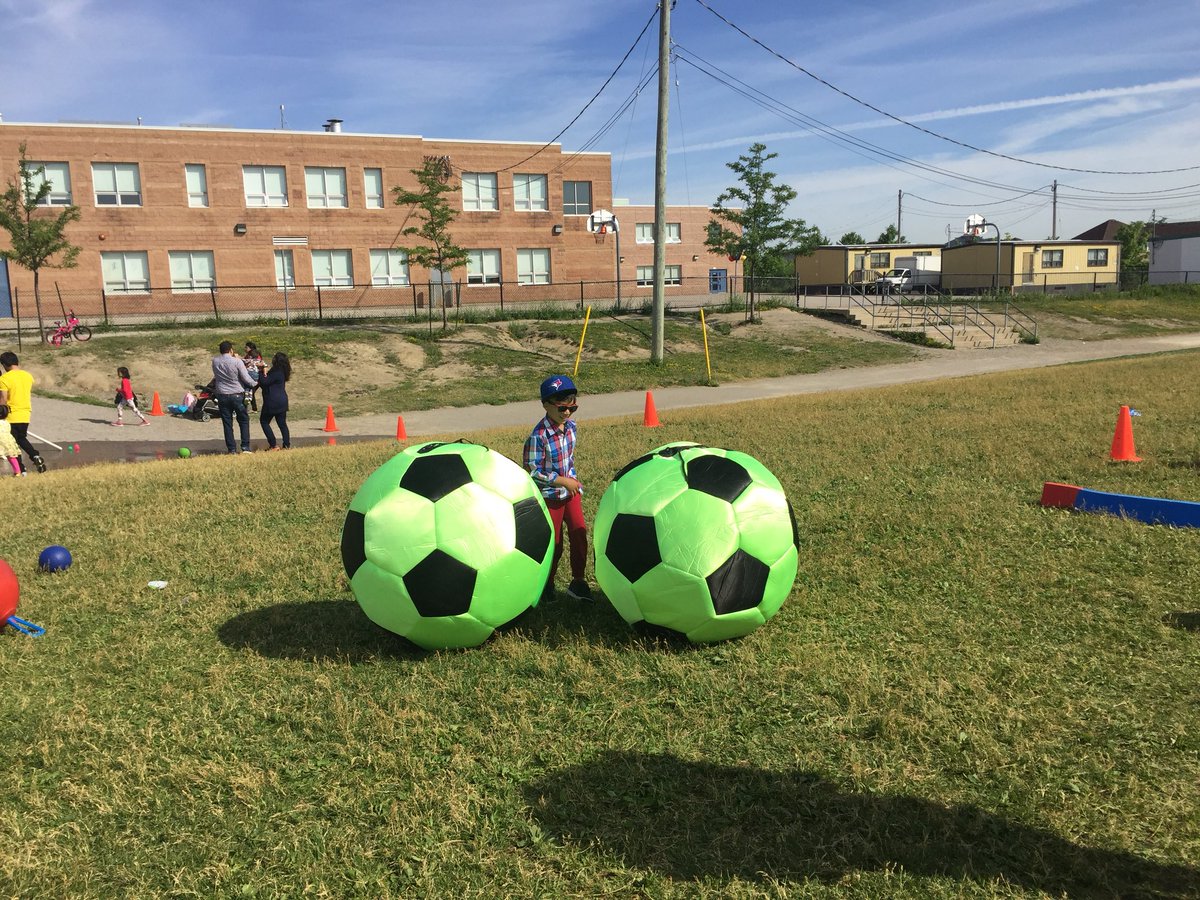 MmeMacLeod's tweet photo. Having and awesome K Play Day! @PeelSchools @1GreatLakes2013 @GLKinder101 https://t.co/brrhmlYeyn