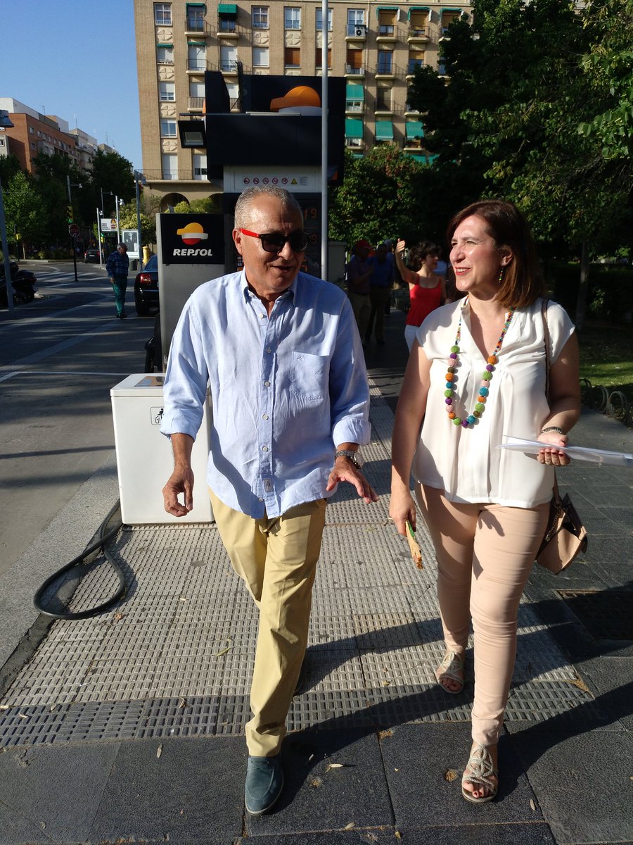 CsZaragoza_'s tweet photo. Esta tarde los concejales @sarafernandezcs, @CrisGarciaCs y @ElenaMartinezCs, junto con @CsZgzCentro, han estado visitando el Distrito Universidad con las asociaciones de vecinos https://t.co/XsglGzoC94