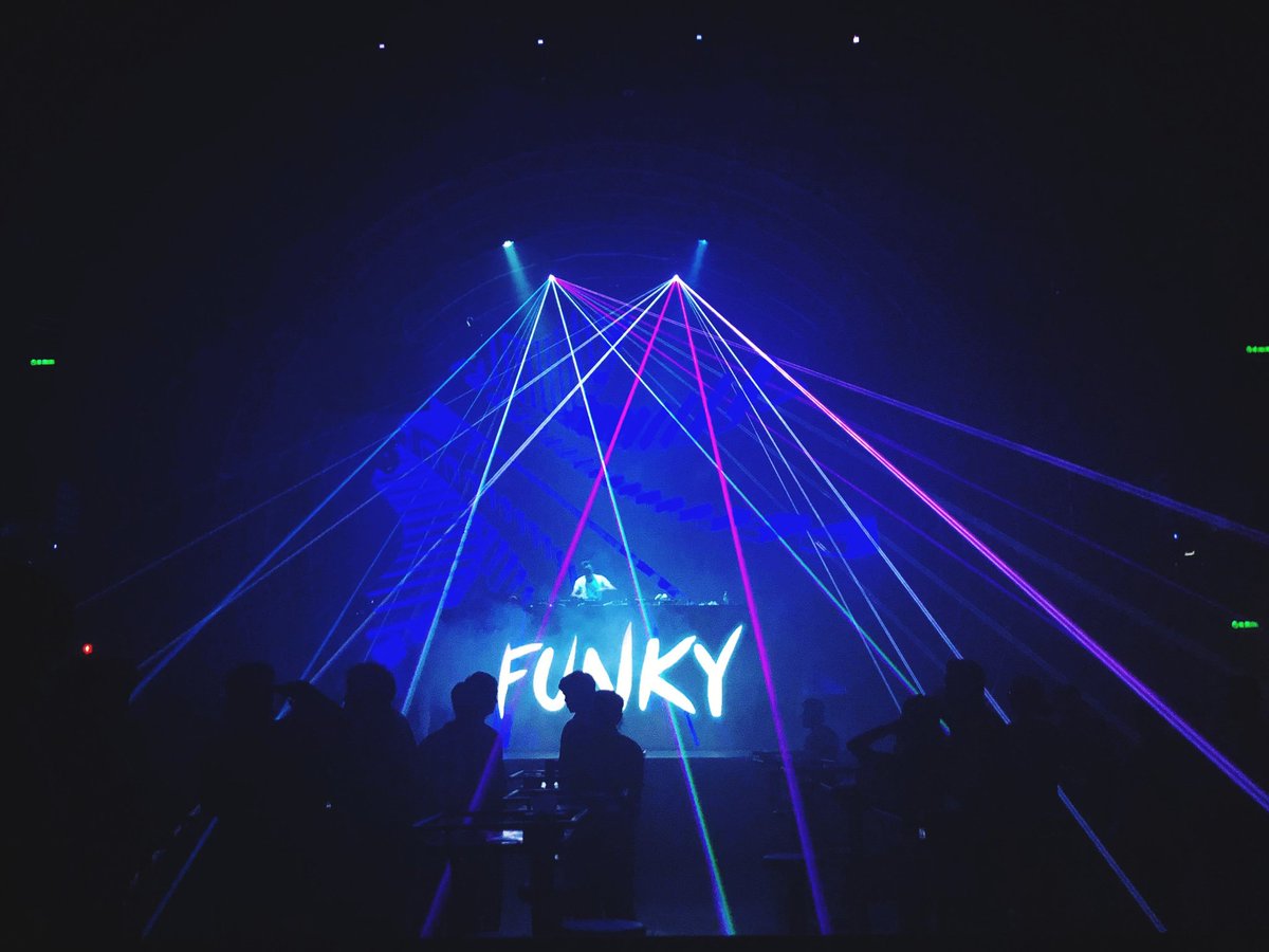 SinThuta's tweet photo. Laser Live Show : 1 https://t.co/63ZChffxCm