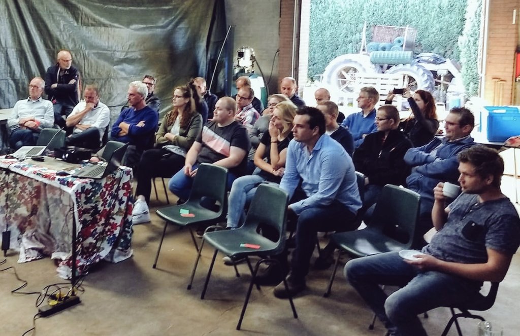 NMFGroningen's tweet photo. #kenniscafé #natuurinclusieve #landbouw te #Veele. Check wanneer we bij jou in de buurt zijn deze zomer op https://t.co/5QxkPZi1bk! #veldwerk #tourduboer #Groningen @GrAJK @GroeneRuimte @LTO_regio_noord @provgroningen https://t.co/h9Lo7Rkru7