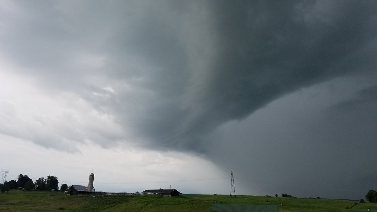 cericdowns's tweet image. Before the rain started in Lebanon, KY. @WHAS11Ben @WHAS11STORMTEAM #kywx