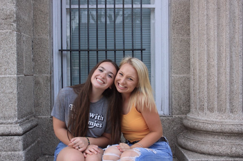 claire_lamb_'s tweet photo. my besties are better than yours https://t.co/aeEosL24Fi