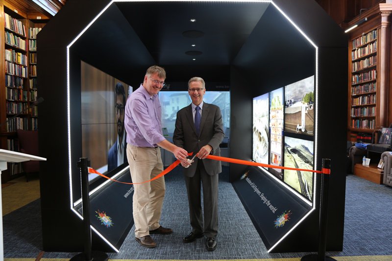 DruCrawley's tweet photo. A virtual reality cube helps bring the civil engineering of the future to life at Invisible Superheroes ICE 200  exhibition.  #3D #civilengineering #ICE_engineers @BentleySystems #VirtualReality https://t.co/cdA5pMWDB8