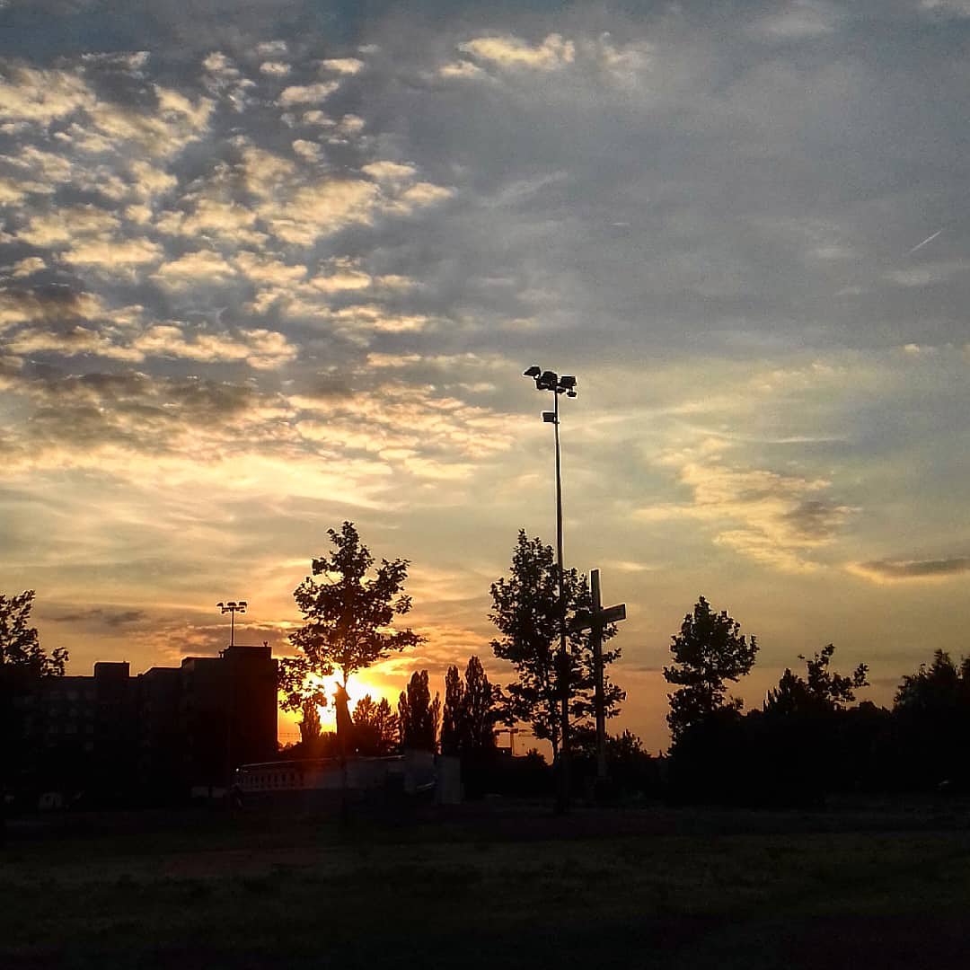 #NaturePhotography #naturallovers #best_sunset_shots #june2018 #springsunset #sunset_shine #sunset_sky #sunset_briliance #sunset_wizards #amazingclouds #beautifulsky #szukaminspiracji #samsunggalaxyja #photoart #photopassion