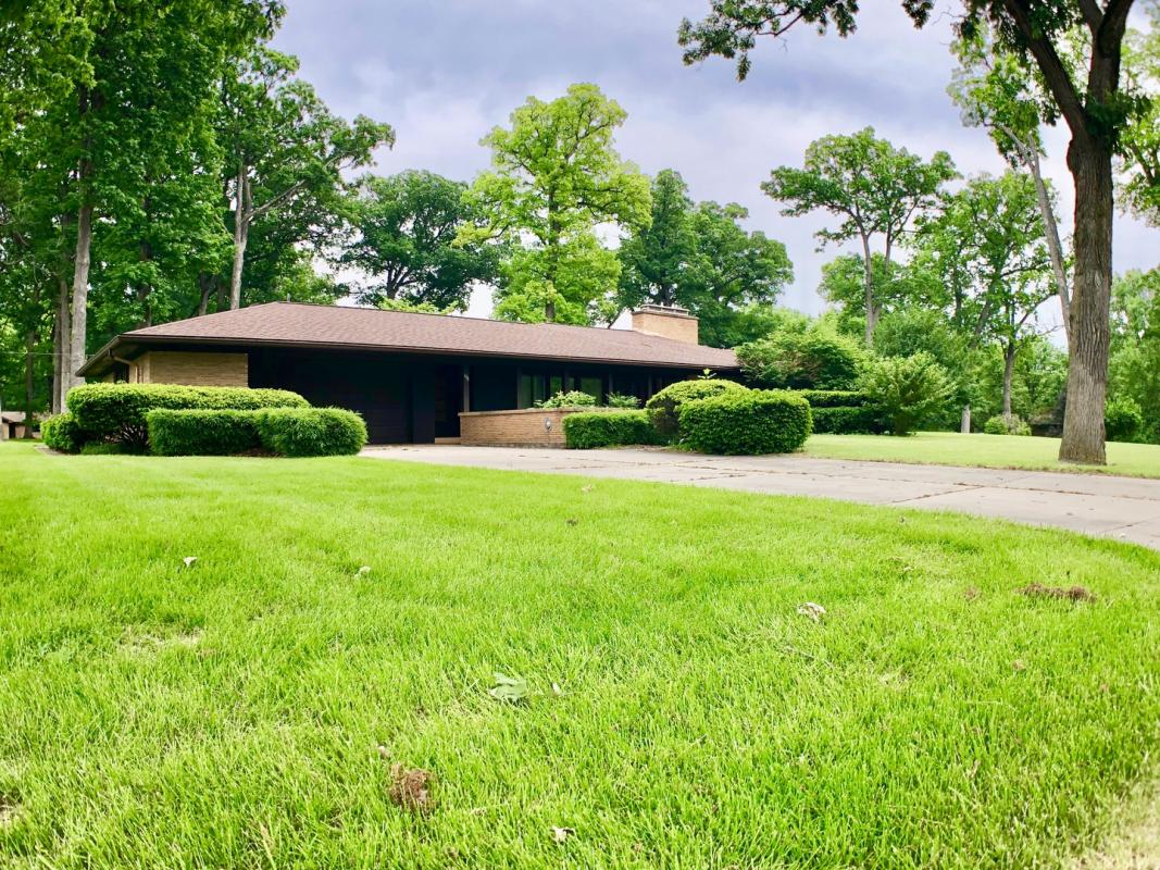 REMAX_1st_IL's tweet photo. See a virtual tour of our listing on 108 Forest Park Road #Ottawa #IL  #realestate https://t.co/YKthzbLzrs https://t.co/6A3hkvzuSO