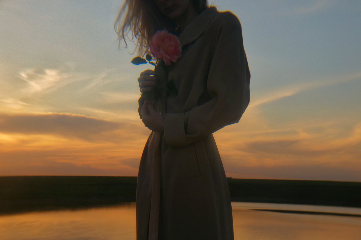 Exactly what we need right now: <a href="/itsKreon/">Kreon</a>'s mellow and beautiful "Right Now" 😌 #NowPlaying

Listen now ⏯ youtu.be/OiQcBORAWQE
Stream/Download ⏯ majesticcasualrecords.lnk.to/rightnow
(via Majestic Casual Records)