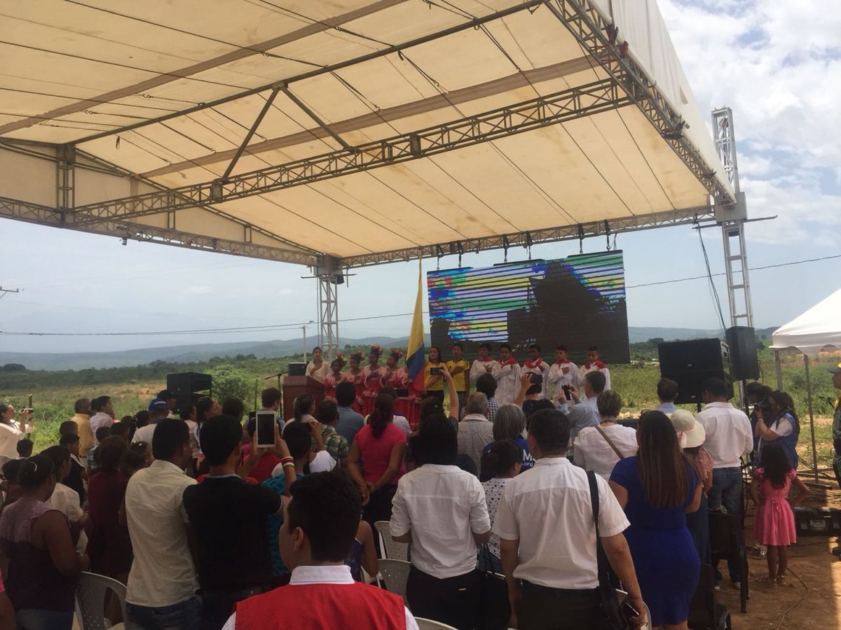 ConsejeriaDDHH's tweet photo. 📷| En La Paz, Cesar, con @PaulaGaviriaB acompañamos a @FondoONUCol, nuestro aliado en la construcción de #PazConDDHH, en la presentación de su Informe Anual 2017. El documento completo lo encuentran aquí 👉 https://t.co/wXpnRA4TXb #ElFondoAvanza #LaPazAvanza 📊🇨🇴🕊 https://t.co/ywPJz80Aaw