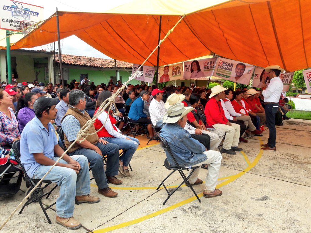 CeciiRive's tweet photo. Debemos tener un gobierno 💯% PRIísta, desde:
1. @JoseAMeadeK,
2. @AlejandraDMV y @CCQ_PRI
3. @cruz_roa 💪
4. @MercedesColin_G
hasta lxs Presidentxs municipales y en San Simón de Guerrero ganaremos 👋de👋 porque así ganamos todos. 😎
#RoaTeam #TemascaltepecRT #SanDiegoCuentla https://t.co/aG5uYw8PBK