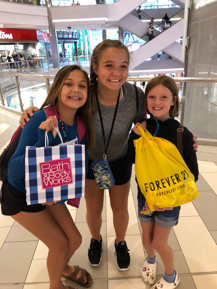 theedge191's tweet photo. Shopping and Nick Universe is even more fun when you’re at the EDGE! @ISD191 @communityed191 #theedge https://t.co/Olr7GfjPwd