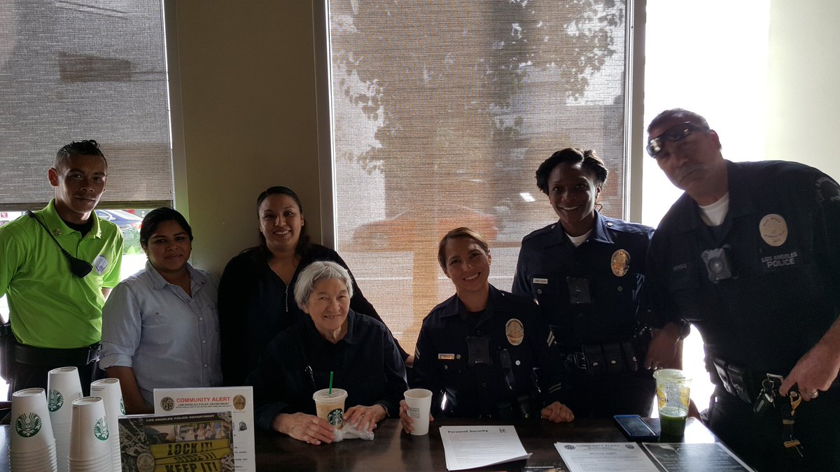 LAPDCentralArea's tweet photo. Community engagement at its best. Just coffee and conversation. Thank you  @Starbucks  @LAPDMarcReina @SgtFlanaganLAPD @LAPD_ARCOS 
@michelrmoore https://t.co/A1VLZIrOTd