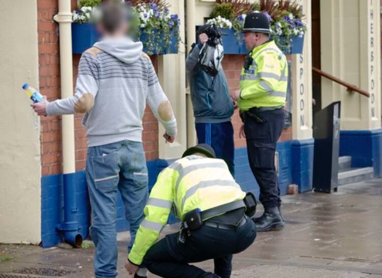 LowHillWMP's tweet photo. From 19:00 hrs this evening until 01:00 hrs tomorrow morning, officers will be using Section 60 powers in #Heathtown #Eastpark #Graiseley #Bradmore and #Merridale to tackle violent crime. https://t.co/qHie2eOp5V