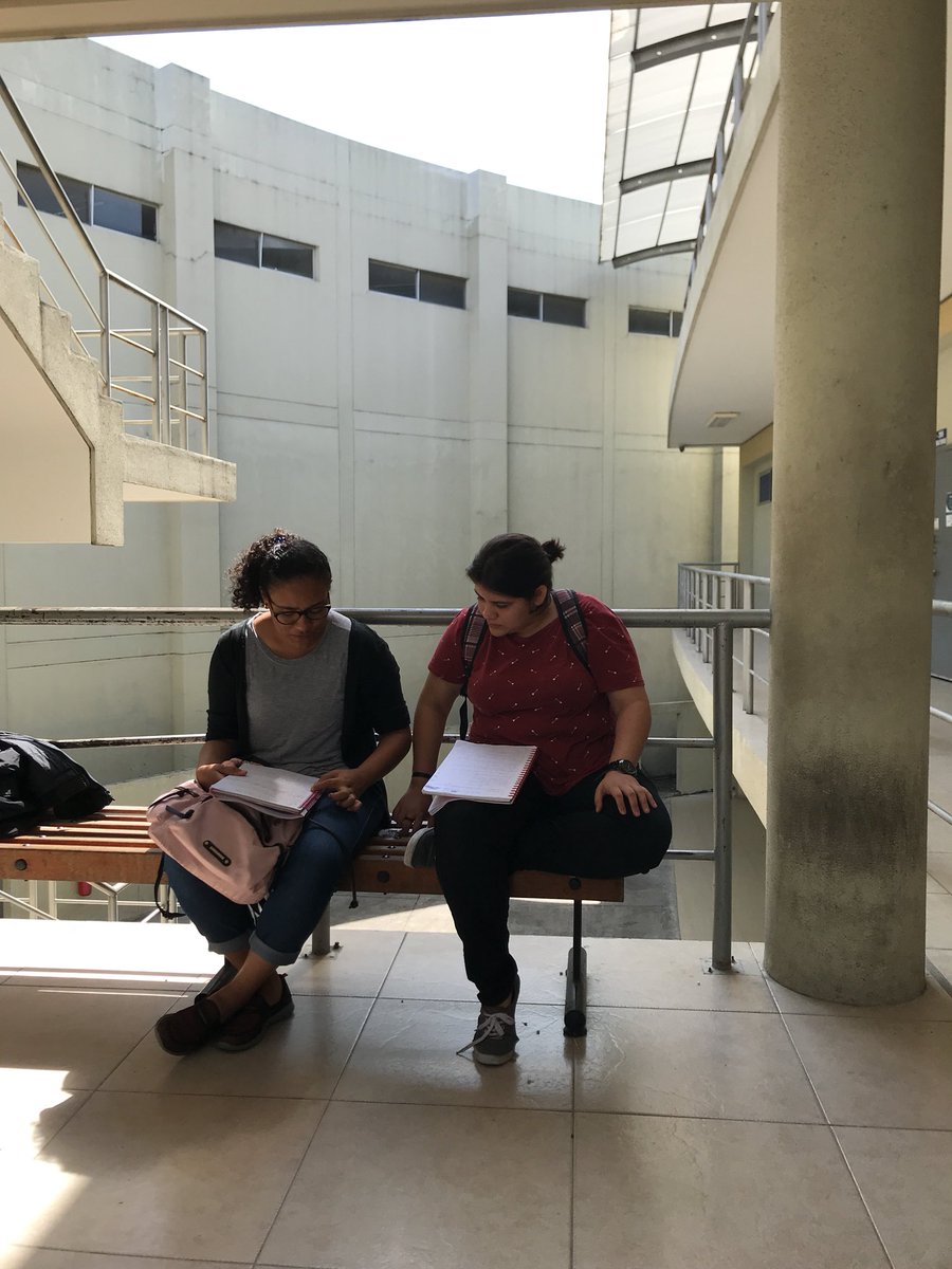 multimedios18's tweet image. Estudiantes de #edcom se reúnen para repasar previo a exámenes #az