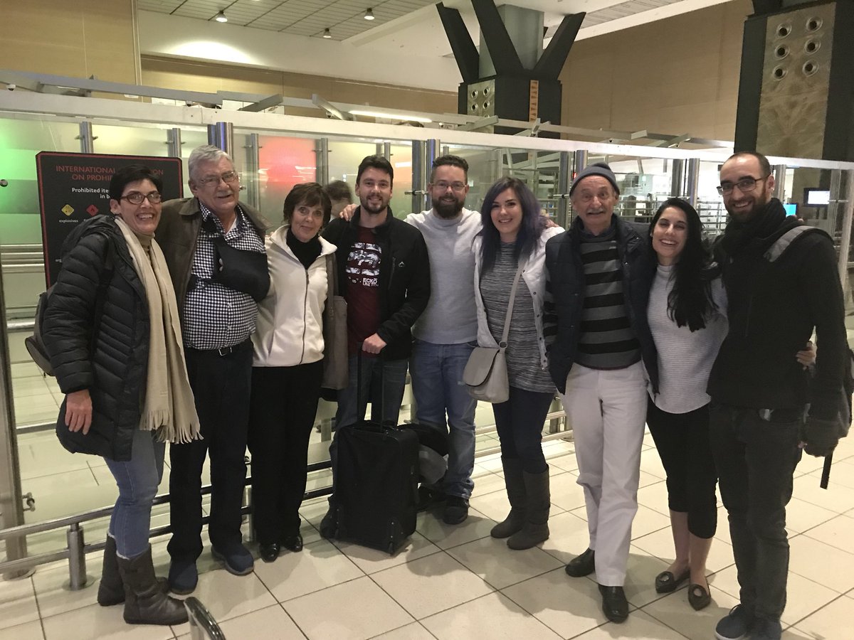 zakaren's tweet image. Airports, this is why they break my heart.
#farewells