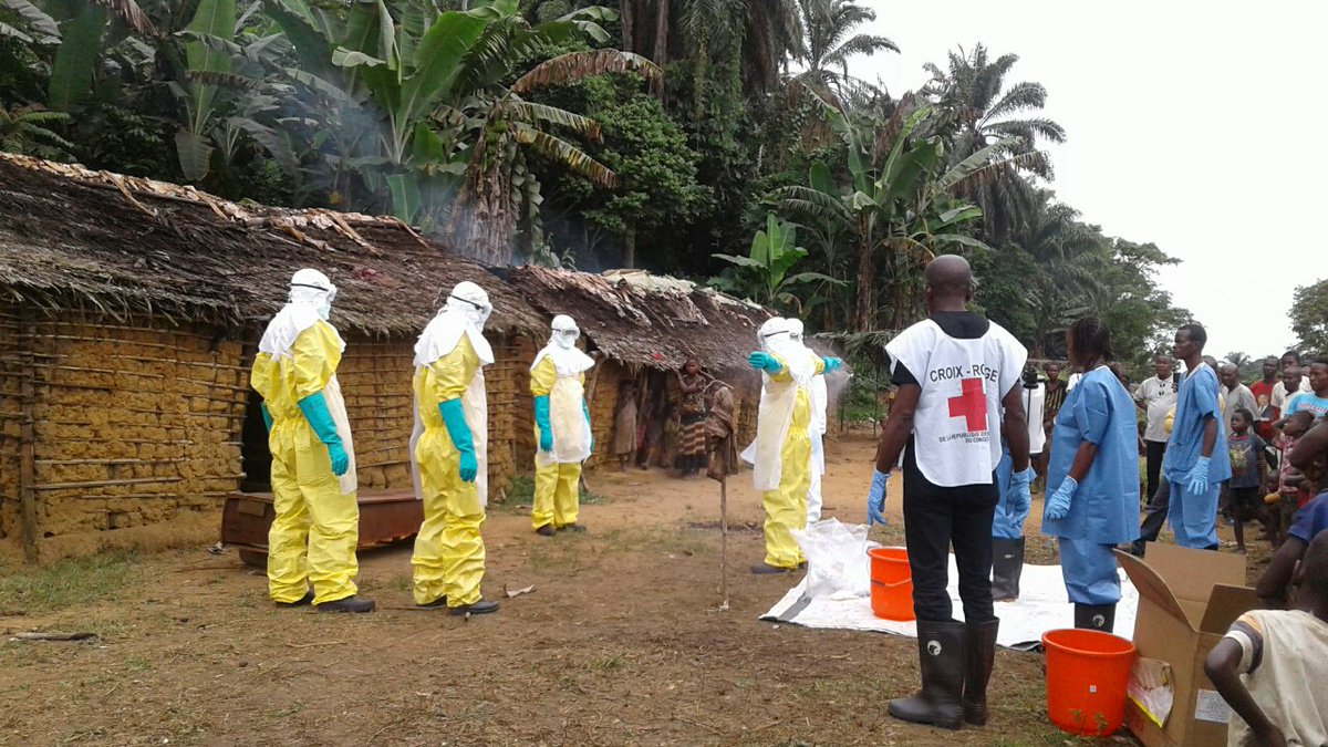 rickimira2's tweet photo. # Ebola. from fierce resistance to progressive acceptance : SDB burial in Londo village 22 km away from Itipo . #Red Cross/@IFRCAfrica Engaging with affected people throughout the entire operation is one of the five key elements of the Red Cross strategy. https://t.co/jYKk6Eb9GT