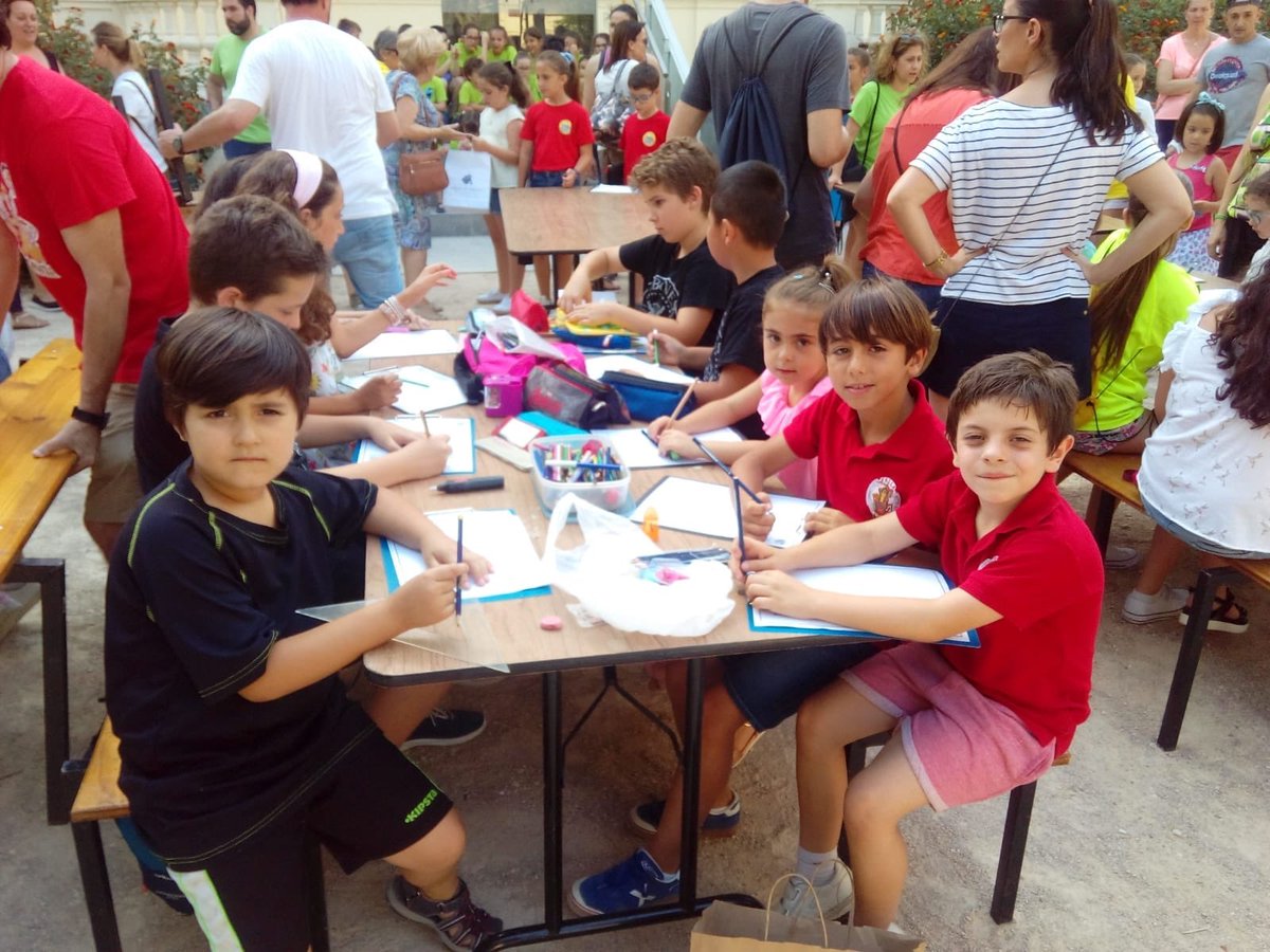 TrafalgarFalla's tweet photo. Esta vesprada hem anat al Jardí de Ayora al concurs de Dibuix Infantil de l'Agrupació. #fallatrafalgar #somtrafalgar #somtradicio #falles2019 https://t.co/JyFTDYq66S