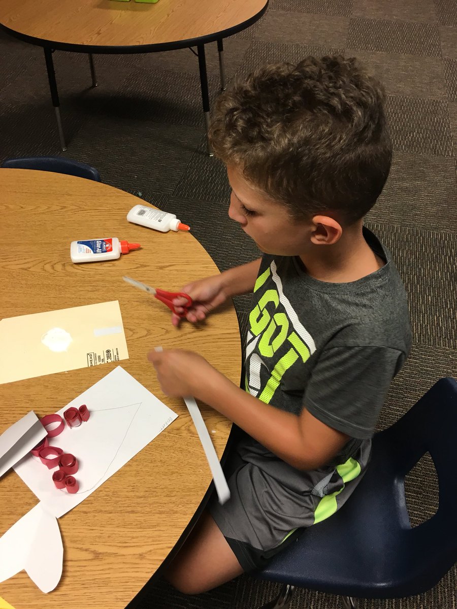 CoffeeclassLS's tweet photo. Paper quilling in repurposed art today! Workin’ those fine motor muscles. 💪 #summeradventure #LSsharks #RVroadrunners https://t.co/wTYFHAlf88