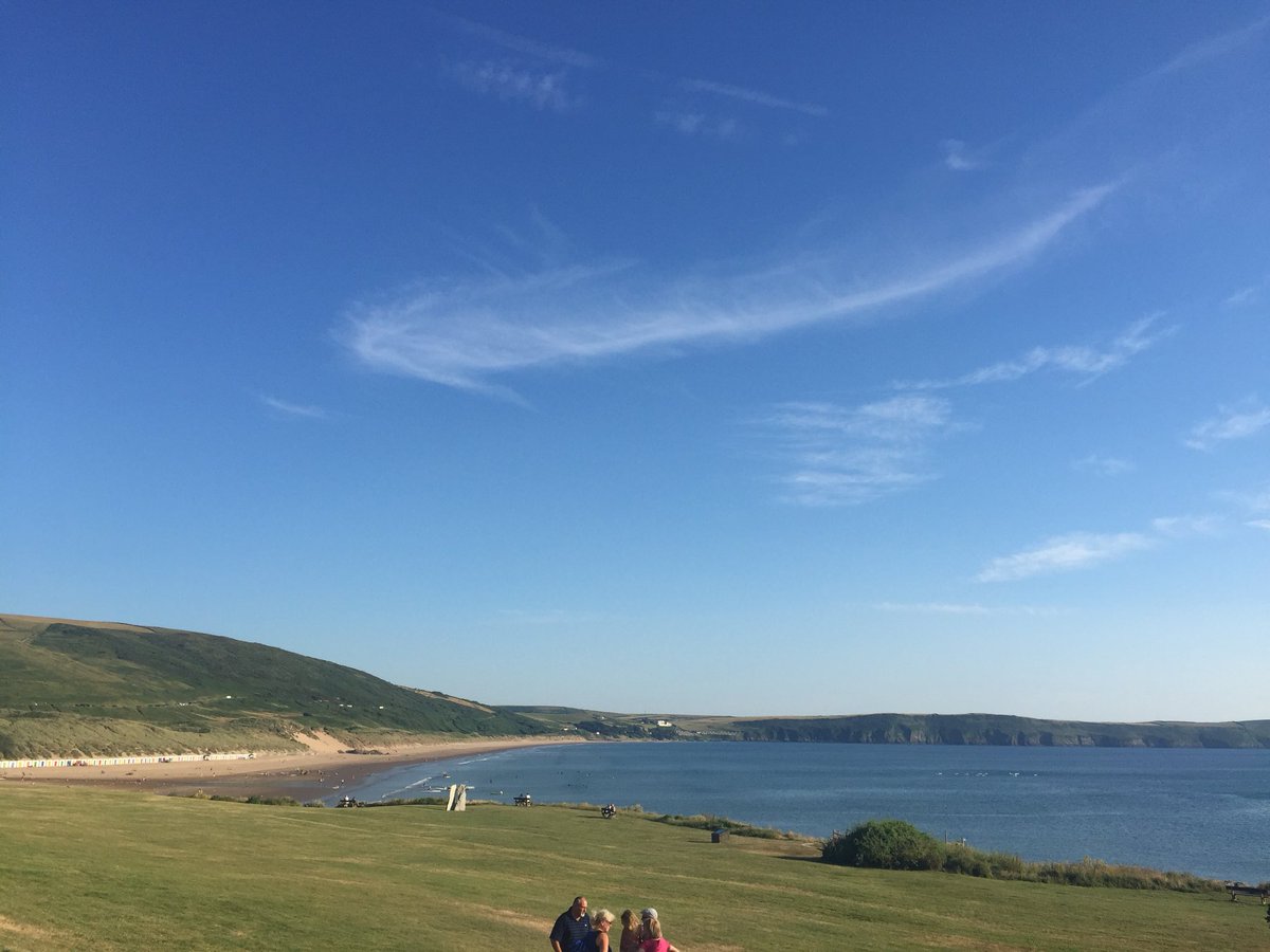 WoolacombeTIC's tweet photo. Still in the high 20’s at 7pm this evening in #Woolacombe @GreatDevonDays @lovenorthdevon https://t.co/LR5hscOxQB