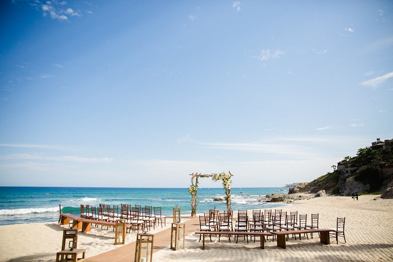 elenadamy's tweet photo. #BeachWedding #PlanningTip --> Consider featuring ceremony dรฉcor that focuses attention in one area, but that does not overwhelm the natural beach setting... letting the beautiful ocean and open skies serve as the backdrop! Pic by @srichardsonfoto #destinationwedding #cabowedding https://t.co/w0LywDJQau