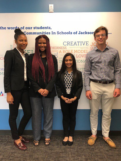 CISJAX's tweet image. We’re pleased to welcome our @BankofAmerica #BofAStudentLeaders to CIS this summer. They will be working in elementary and middle school summer camps &amp;amp; will make a difference to the students they are working with! #summercamp #Jacksonville @KerryHSullivan #AllinForKids