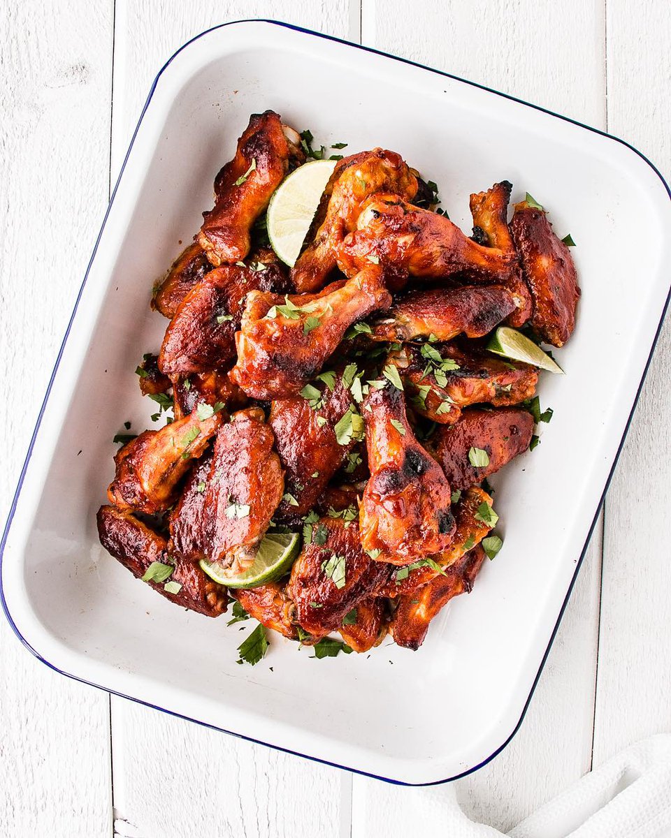 cookbookplugin's tweet image. If you love #chickenwings then these gochujang hot wings from @mykitchenlove are for you! Honestly, if there was only one left we would fight you for it 🥊💪

instagram.com/p/BjutMfLDCR7/
