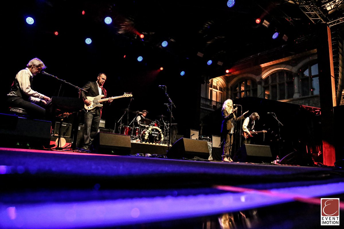 eventimotion's tweet photo. PATTI SMITH AND HER BAND @ UNIQUE MOMENTS | LANDESMUSEUM ZÜRICH
#pattismith #eventimotion #concert #landesmuseumzürich #Zuerich #patriziadegiacomophotography #live #pattismithandherband https://t.co/S6JrcZcqTx