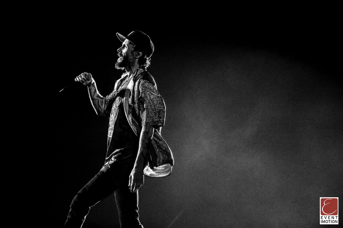 eventimotion's tweet photo. JOVANOTTI @ HALLENSTADION | ZÜRICH
#jovanotti #eventimotion #concert #hallenstadionzürich #patriziadegiacomophotography #live https://t.co/h28TvN2ZVs