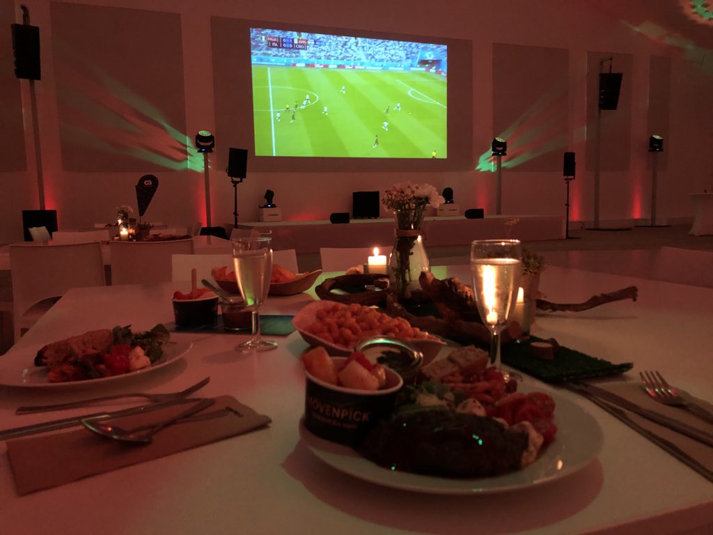 kartysos's tweet photo. Chamäleon! Great choice for the evening event :) #CAAS18 #NGAARG https://t.co/uYH9mvLEhI