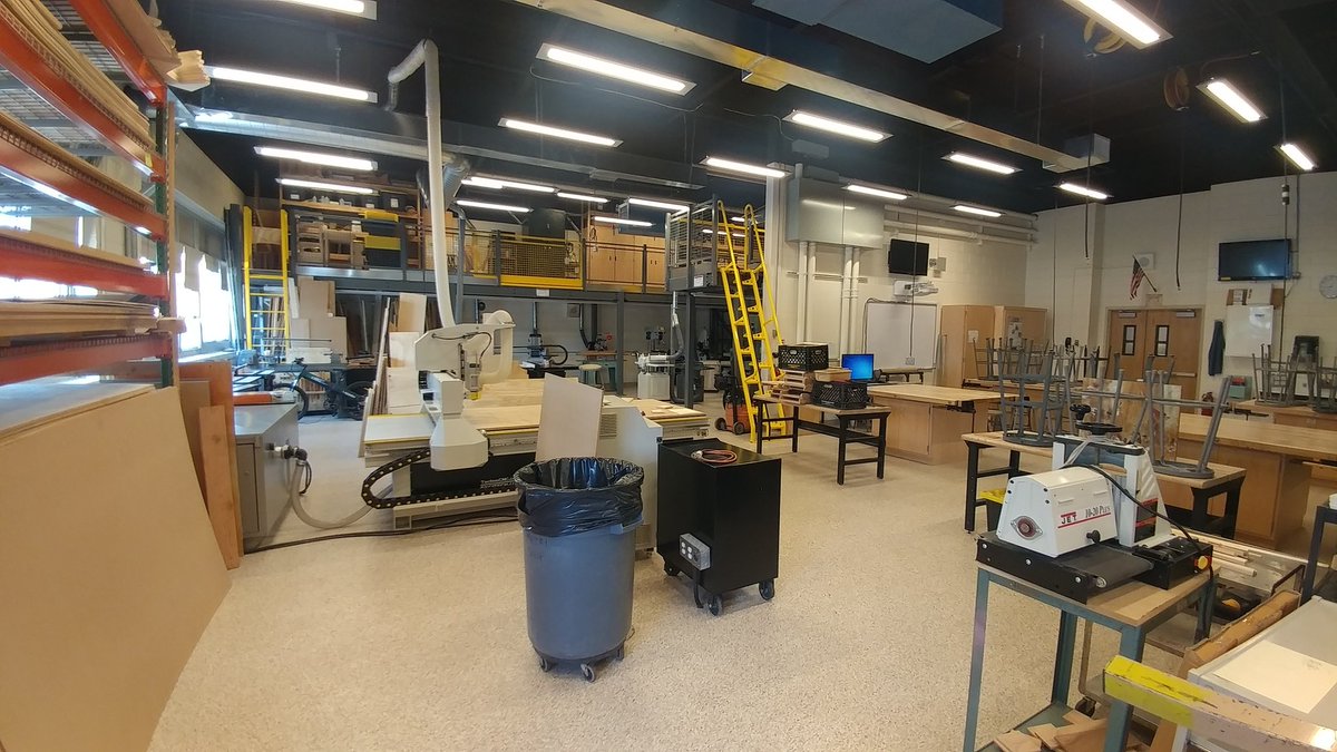 LIMakerFest's tweet image. Mineola HS "Fab Lab" hosting kidOYO this summer @CodeMakeOwn @mineolahs Impressive display of learning tools for makers! Leaders lead. #FailForward Building skill-based capacity into our future workforce! #codeLI We're not all having the same experience.. #diversity #selfLed #OYO