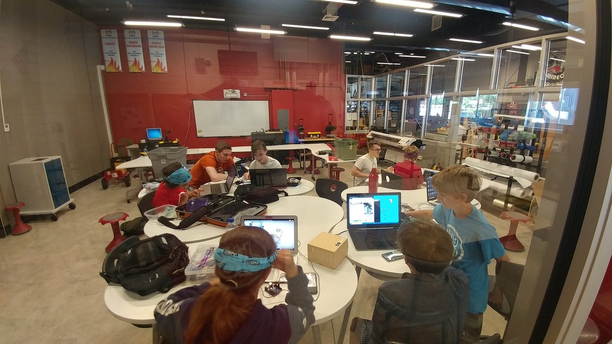 LIMakerFest's tweet image. Mineola HS "Fab Lab" hosting kidOYO this summer @CodeMakeOwn @mineolahs Impressive display of learning tools for makers! Leaders lead. #FailForward Building skill-based capacity into our future workforce! #codeLI We're not all having the same experience.. #diversity #selfLed #OYO
