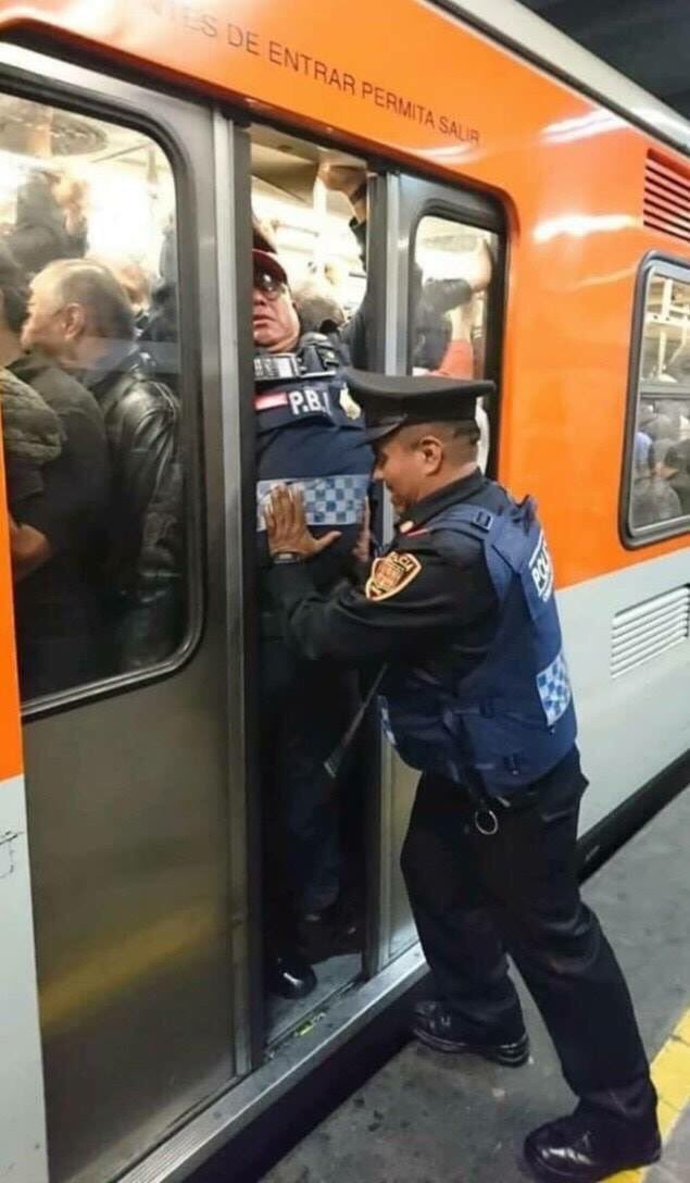 Ing_ebrio's tweet photo. Yo queriendo entrar a tu corazón https://t.co/TEAJCGU6W3