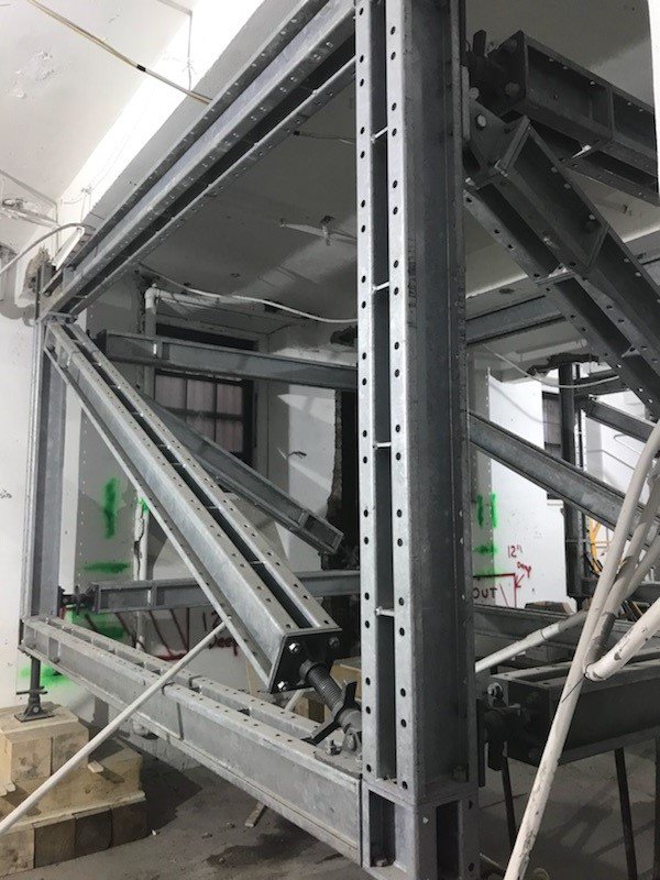 Mabey's modular Mass 25 light duty propping system ow.ly/XPuO30kAuGm offers a 56,000-pound capacity per leg with a compact 7″ square section, as illustrated here by its use during a brownstone renovation in New York City.