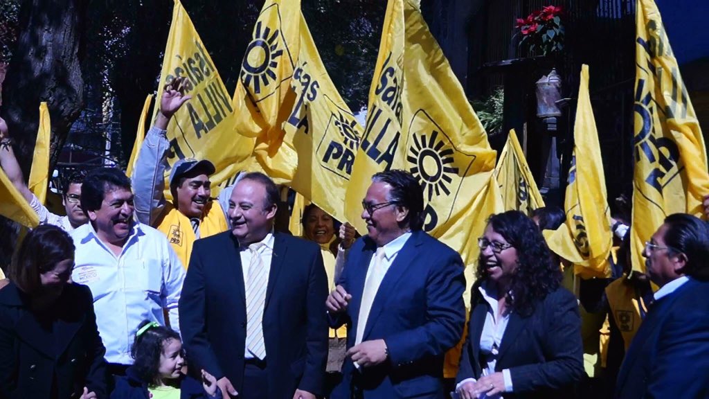 villa_marita's tweet photo. Decirles q un voto por el @PRDMexico es un voto por @IVilla_g quién va en fórmula al Senado con @Jesus_ZambranoG. 
Es votar por quien representa la lucha histórica y progresista del PRD, siendo un líder social incansable y un político honesto. #VotaPRD 💛🔆🖤 #PorMéxicoAlFrente https://t.co/kqeYTvU4FX