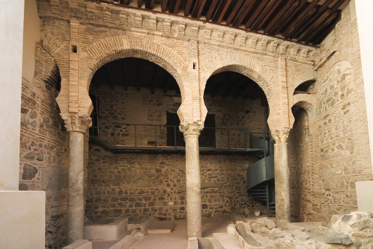El patio de la Iglesia del Salvador, un rincón desconocido que nos habla de la relevancia de este monumento...