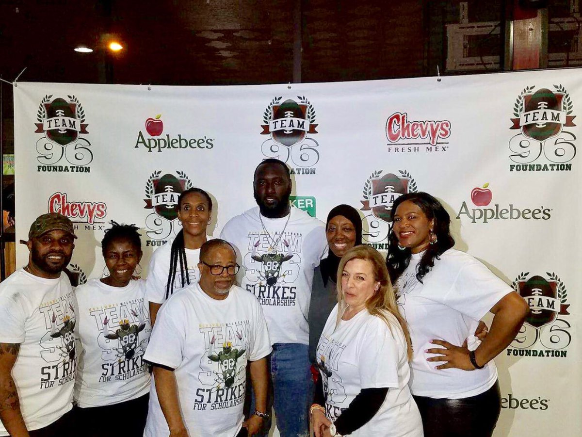 TEAM96_'s tweet photo. #tbt Strikes for Scholarships 🎳 🎳 

•
•
•
•
• 

#greenbaypackers #team96 #mowilkerson #givingback #charity #diningfordiplomas #lindennj #unioncountynj #helpingothers https://t.co/4614HN7ww0