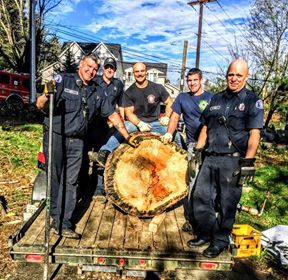 WoodcraftSeattl's tweet image. Seattle Fire Station 31&apos;s Dave Carte created this table build from tools at our store for his fellow firemen family. We are proud to honor these guys for all they do in &amp;amp; out of the woodshop. Thanks for your service and patronage. #firemenwoodworkers #tablebuild #woodcraftseattle