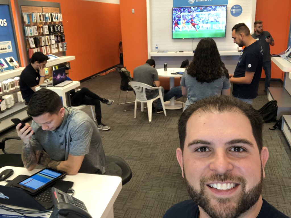 TheElyGonzalez's tweet image. Business experts party with USA Wireless to end the quarter with the momentum we need to #CRUsh July! #WorldDomimation #SazonCompleto  #MiamiDisturbance