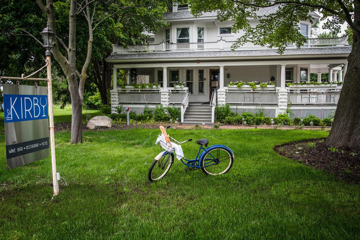 TheKirbyHotel's tweet photo. #TuesdayThoughts at @TheKirbyHotel. Check out our 1960's @RideSchwinn Bikes. Pack up a picnic and check out @Saugatuck. We promise you will love @PureMichigan @DouglasMich #TheKirby #JPauls https://t.co/bjAAl4W2tz