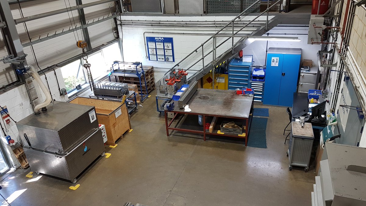 LedLightVision1's tweet photo. Nice Project using the Hybrid LED high Bay 150w with up-lighter attachment, good uniformity and higher lux levels achieved for the client who is very impressed https://t.co/2MQ06JTi9B