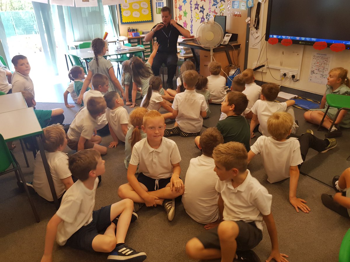 YEAR3_RRC's tweet photo. A big thank you to PC George for our internet safety talk today! We all learned a lot about how to stay safe online. #DCF #internetsafety https://t.co/2WlKPQT4nP