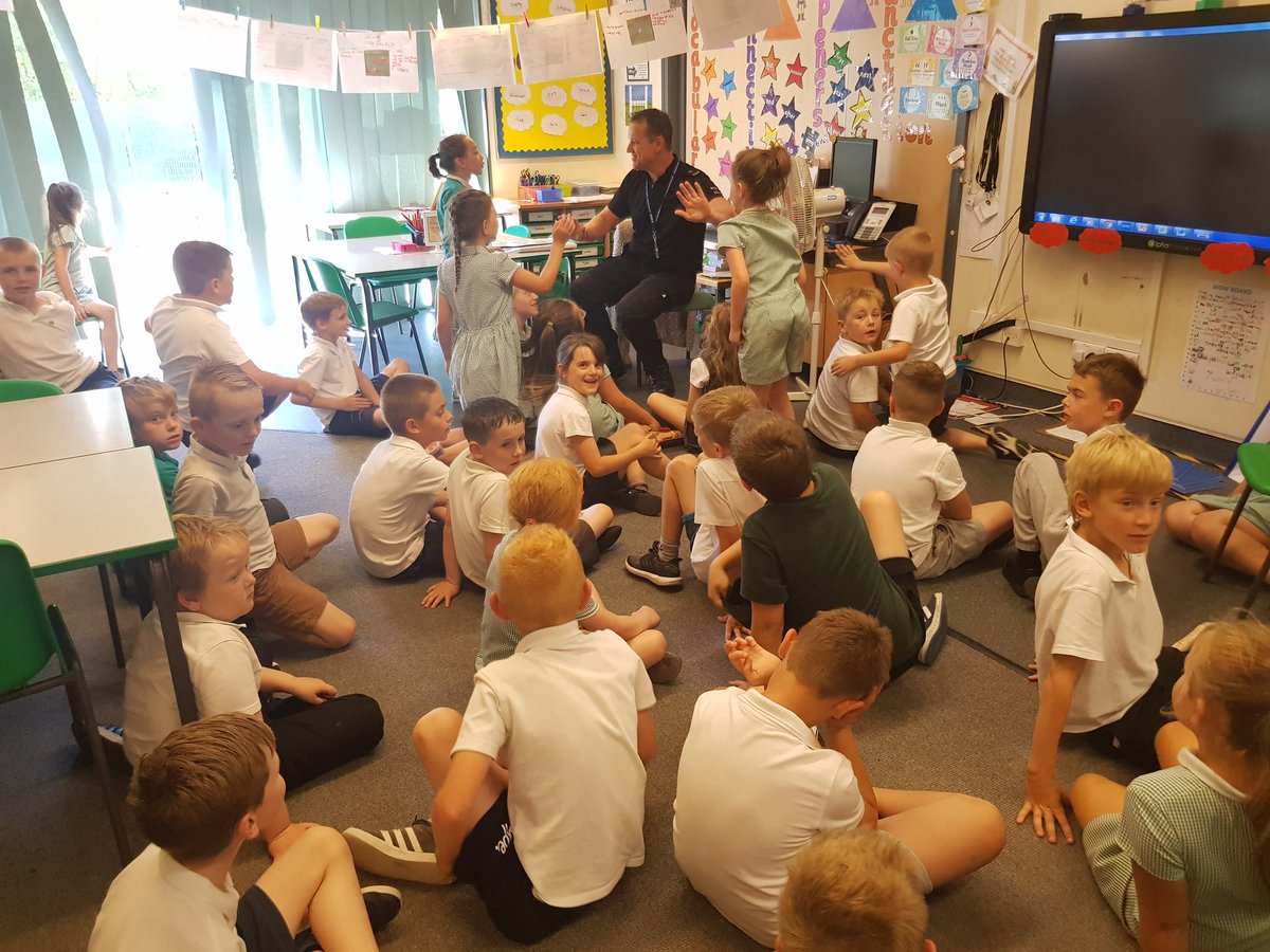 YEAR3_RRC's tweet photo. A big thank you to PC George for our internet safety talk today! We all learned a lot about how to stay safe online. #DCF #internetsafety https://t.co/2WlKPQT4nP