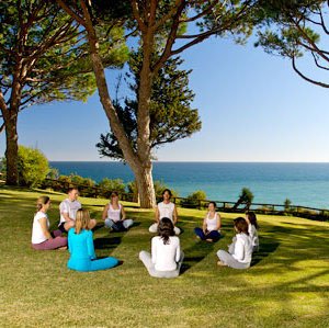 MandalaNGO's tweet photo. Do meditation for healthy mind because it helps to decreases 
depression,regulate mood and anxiety, reduces stress and anxiety in general, reduce symptoms of panic disorder and many more.
#Meditation #Healthy #Symptoms https://t.co/PqaK4TF155
