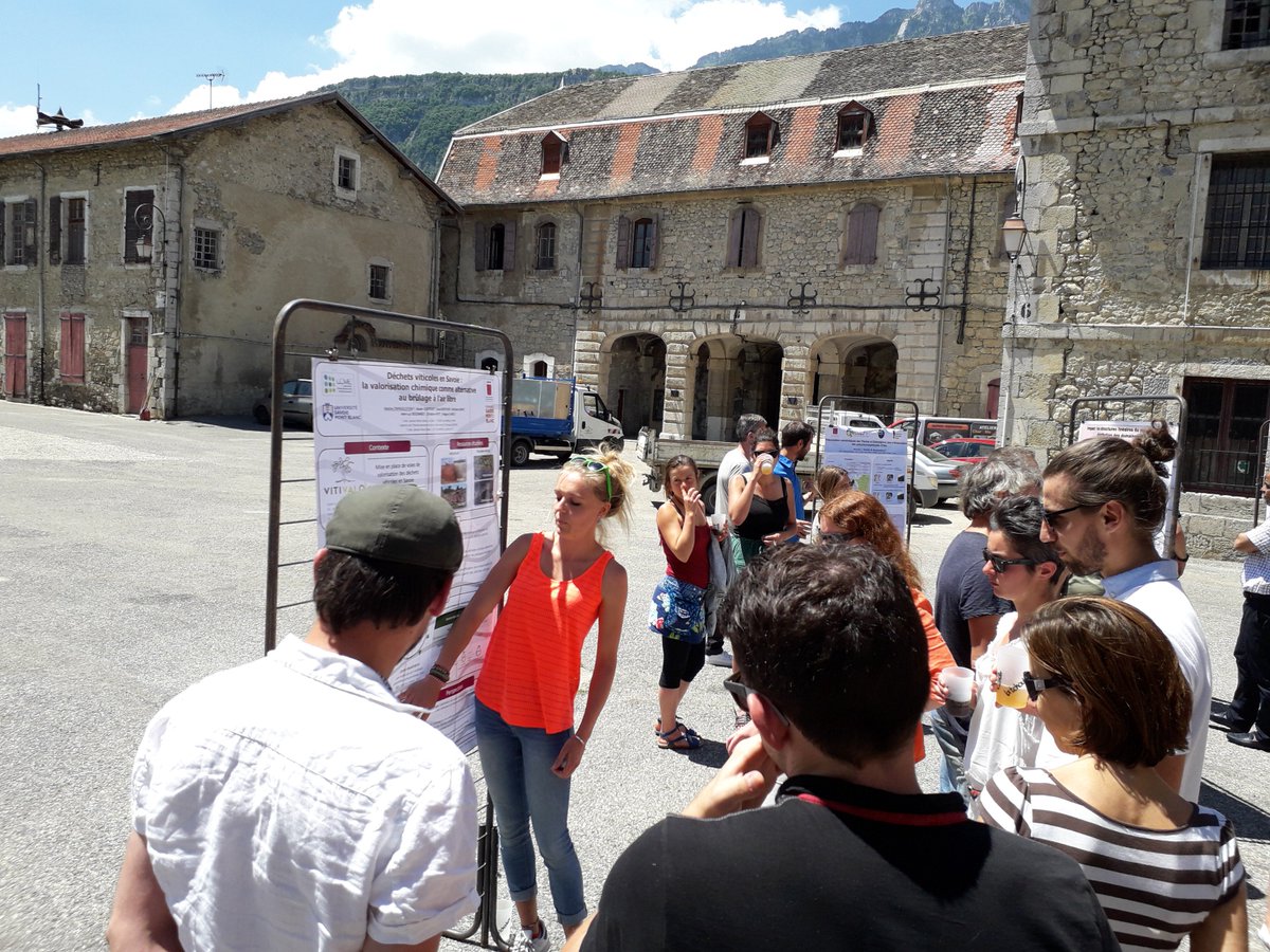 gregory_chatel's tweet photo. Marion et Claire ont présenté leurs travaux de thèse lors de la session posters de la Journée des Doctorants de @FREEAlpes en extérieur #LCME @Univ_Savoie @vitivalo #chimieverte https://t.co/yaR2nzHmLd