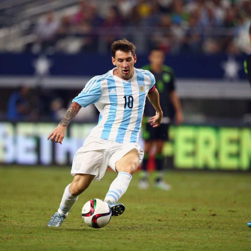 soccer_ios's tweet photo. Get #cool #soccer stars #HD #iOS wallpapers- #iPhone7 #iPad Pro https://t.co/pCDStsotUR #CR7 #Messi #FIFA #App https://t.co/MMneDZjBPU