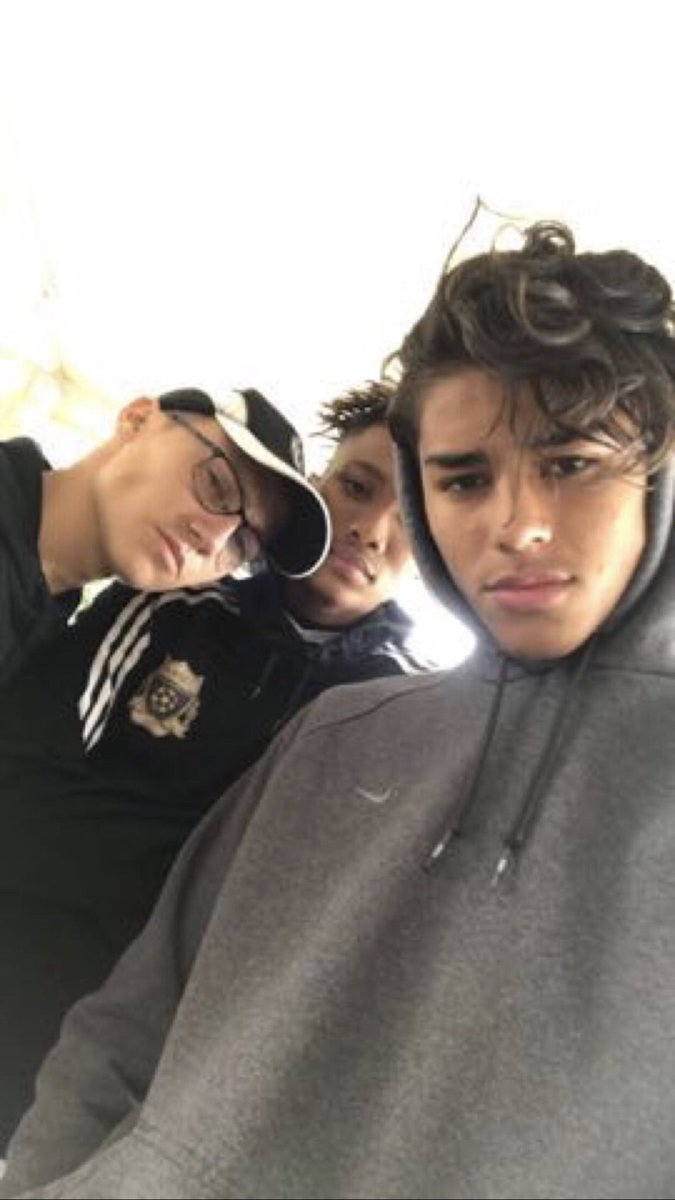 MarioSheward1's tweet photo. Happy birthday to the prettiest boy I know #nohomo #maybealil 💕 love you bro 🤘🏻 https://t.co/3uqBPMNF4A