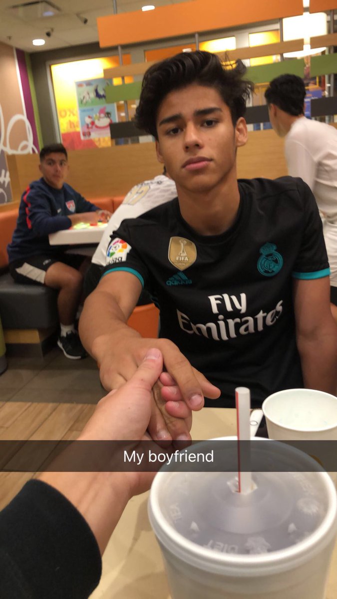 MarioSheward1's tweet photo. Happy birthday to the prettiest boy I know #nohomo #maybealil 💕 love you bro 🤘🏻 https://t.co/3uqBPMNF4A