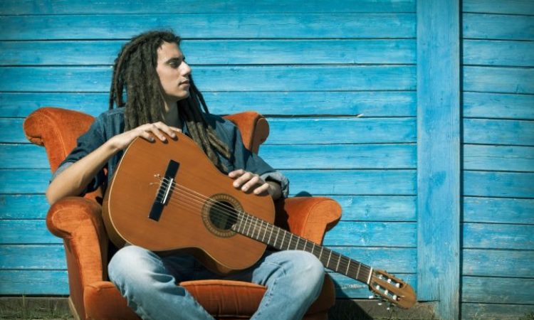 Diregiovani's tweet photo. 🎤#JuniorV, l’enfant prodige del #raggae presenta il suo ultimo disco: #MyShelter 🎤
INTERVISTA ➡️➡️ https://t.co/5Z8JEBW17A https://t.co/0vZrpdvtuU