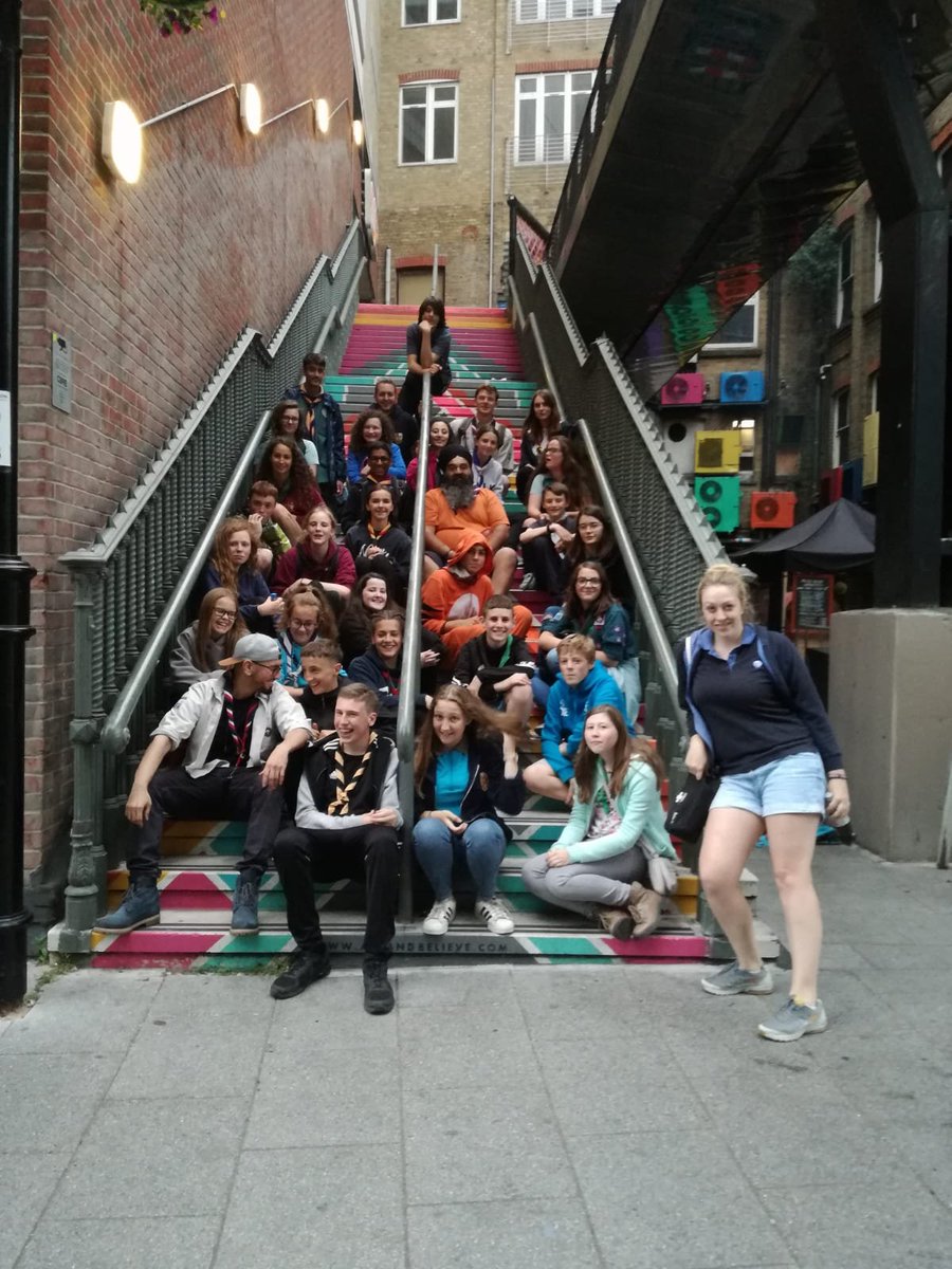 royalguards21's tweet photo. Great last unit meeting before the long Summer break. Had a blast with a few pleasant surprises tucked away in the North America in a bag. 
#UK24WSJ #WSJ2019 #GLMW #girlguidinglaser #WSJUNIT21 @ukcontingent https://t.co/RAIylTNWh4