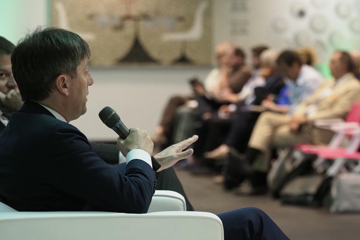 RegLombardia's tweet photo. #LNews vicepresidente @fabri_sala a Stati Generali della #Ricerca e dell'#Innovazione: organizzeremo'#Lombardy #research #innovation tour' per accendere i territori,soprattutto montani e lontani da Milano,#giocodisquadra per un grande obiettivo,#LombardiaèRicerca @FontanaPres https://t.co/sgwm5bPlyD