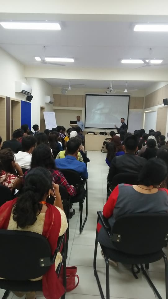 VisionDocNepal's tweet photo. In action....
#binocularVisionWorkshop
#4thNationalOptometryConference
#indianOptometricAssociation https://t.co/kwVXIIX0oj