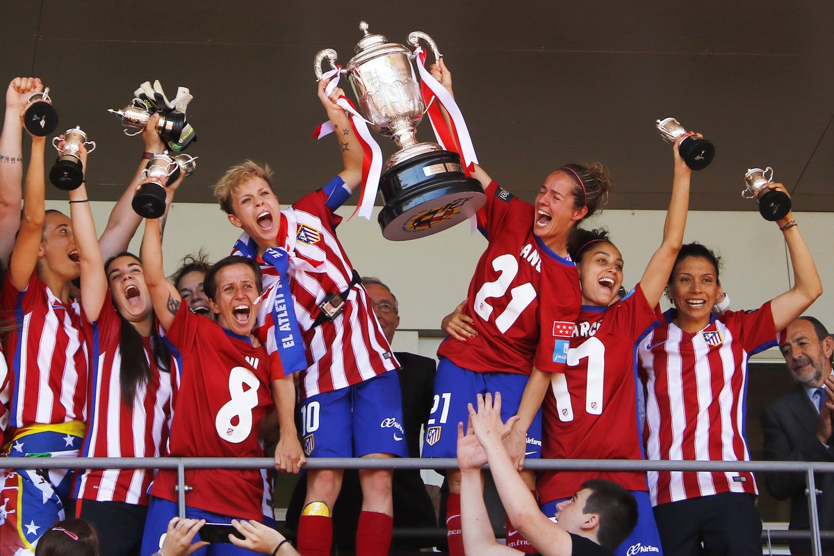 AtletiFemenino's tweet photo. 📅 26 de junio de 2016 😀
⚽ ¿Recordáis este día? 🙌
🏆 ¡Hoy hace dos años que conseguimos la #CopaDeLaReina, primer título de nuestra historia! 🏧🔴⚪
#AúpaAtleti https://t.co/RgJo1JGAxw